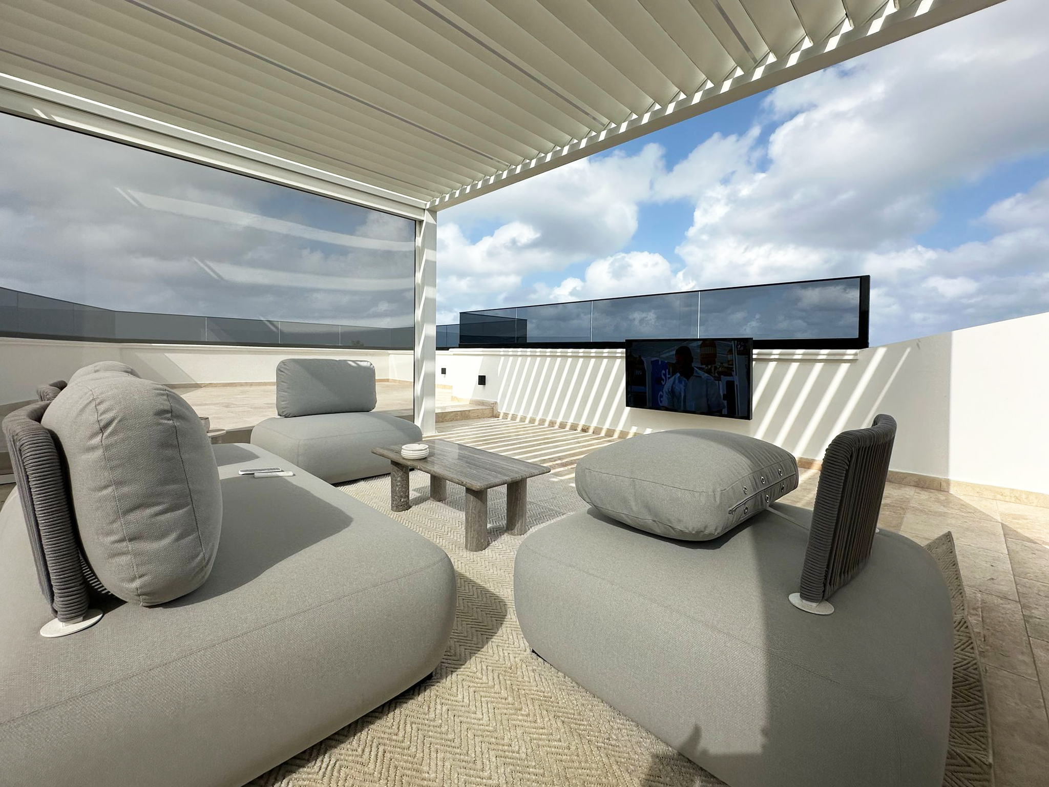 Pergola avec store zip screen protection laterale